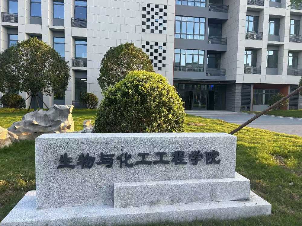 秦皇岛扬州职业大学体育场高杆灯项目